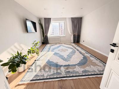 2-комнатная квартира · 60 м² · 6/9 этаж, Азербаева — БЕЗ КОМИССИЙ ДЛЯ ПОКУПАТЕЛЯ за 32 млн ₸ в Астане, Сарайшык р-н
