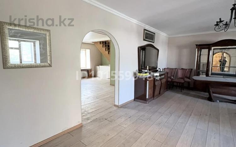3-бөлмелі пәтер · 180 м² · 2/5 қабат, Абая 1в — Храм Адриана и Натальи, бағасы: 60 млн ₸ в  — фото 2