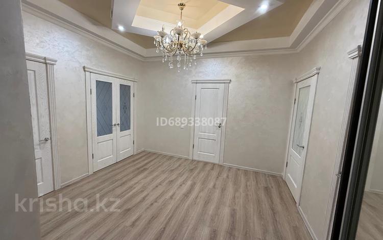 3-комнатная квартира · 120 м² · 2/9 этаж, Валиханова 19 блок 1 за 53 млн ₸ в Атырау — фото 13