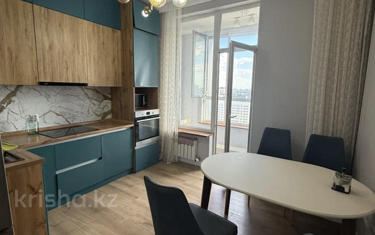 2-комнатная квартира · 60 м² · 17/18 этаж, Санжара Асфендиярова 1 за 320 000 ₸ в Астане, Нура р-н — фото 2