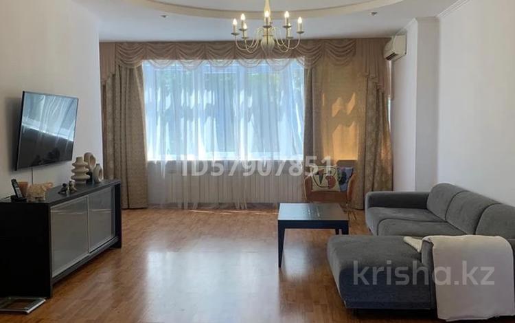 3-комнатная квартира, 120 м², 3/6 этаж помесячно, Ходжанова 2