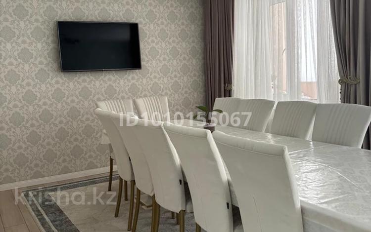 3-комнатная квартира · 102 м² · 3/5 этаж, мкр. Алтын орда за 46.5 млн 〒 в Актобе — фото 2