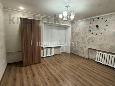 4-комнатная квартира · 100 м² · 1/5 этаж, Рыскулбекова 6 — Момышулы за 200 000 〒 в Семее