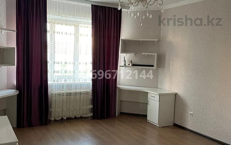 2-комнатная квартира, 87 м², 3/5 этаж помесячно, мкр. Алтын орда 10г