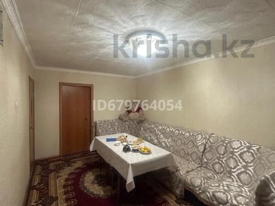 2-бөлмелі пәтер · 45 м² · 1/5 қабат, 16-й мкр 33, бағасы: 10.5 млн ₸ в Караганде, Алихана Бокейханова р-н