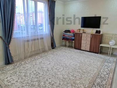 2-комнатная квартира, 67.3 м², 1/5 этаж, камбар батыр за 19.5 млн 〒 в Уральске