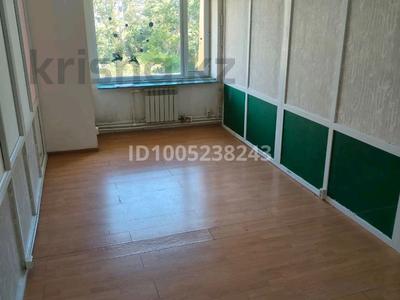 Свободное назначение, офисы, магазины и бутики, склады, общепит, салоны красоты, фитнес и спорт, медцентры и аптеки, образование, развлечения, конференц-залы, кабинеты и рабочие места, студии · 20 м² за 45 000 〒 в Караганде, Казыбек би р-н