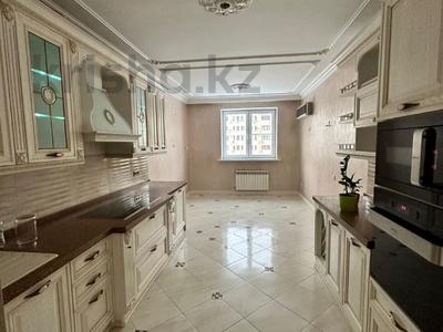 5-комнатная квартира · 181.6 м² · 3/6 этаж, Жамакаева 258/5-12 за 250 млн 〒 в Алматы, Медеуский р-н