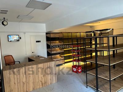 Продажа коммерческой недвижимости в Атырауской обл.: Свободное назначение, офисы, магазины и бутики, салоны красоты, медцентры и аптеки, образование, развлечения · 70 м² за 45 млн 〒 Свободное назначение, офисы, магазины и бутики, салоны красоты, медцентры и аптеки, образование, развлечения · 70 м² за 45 млн 〒 в Атырау, мкр Нурсая-3