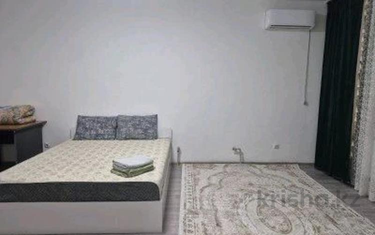 1-комнатная квартира · 42 м² · 1/5 этаж, 1микр 41 за 16 000 ₸ в Конаеве — фото 2