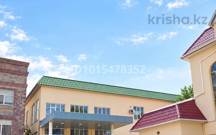 Офисы, медцентры и аптеки, образование, конференц-залы, кабинеты и рабочие места · 450 м² за 1.5 млн ₸ в  — фото 2