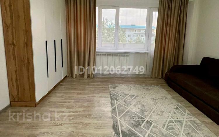 1-комнатная квартира · 54 м² · 7/9 этаж, Микрорайон Алтын Ауыл 17 за 180 000 ₸ в Каскелене — фото 2