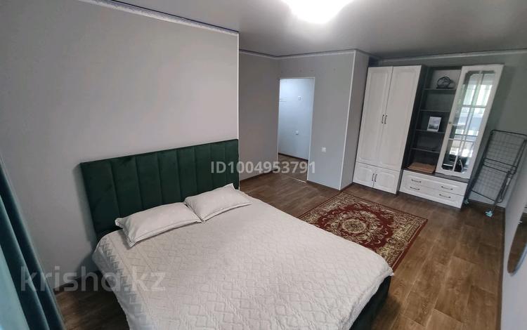 1-комнатная квартира · 36 м² · 3/5 этаж, мкр Новый Город, Ержанова — БухарЖырау,ЖД,45ый за 14 000 ₸ в Караганде, Казыбек би р-н — фото 10