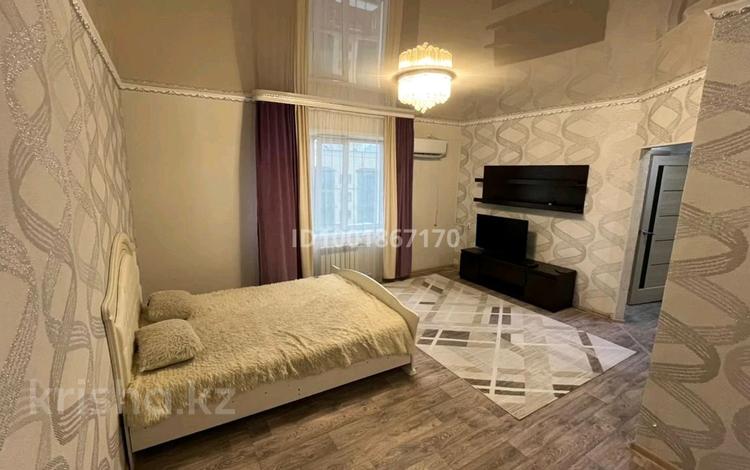 1-комнатная квартира · 40 м² · 8/9 этаж, мкр Кадыра Мырза-Али 30/2 за 11 000 ₸ в Уральске — фото 2