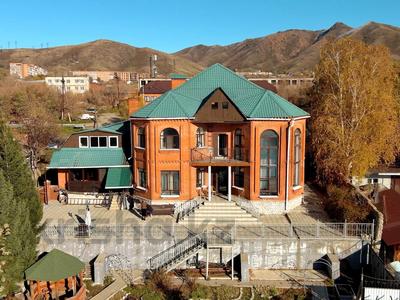 Отдельный дом · 5 комнат · 530 м² · 13 сот., Малдыбаева — Аблакетка,Промбаза за 230 млн 〒 в Усть-Каменогорске