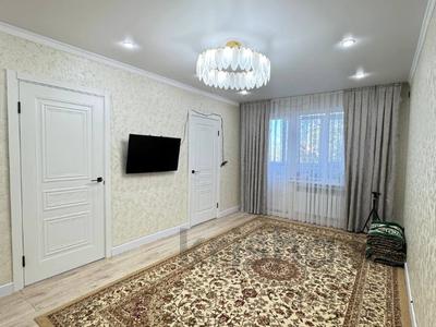 4-комнатная квартира · 60 м² · 3/5 этаж, мкр 5, Тургенева за 17.8 млн ₸ в Актобе