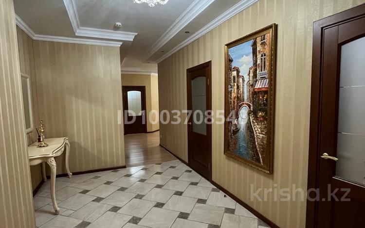 3-бөлмелі пәтер · 120 м² · 8/18 қабат, Сатпаева 30а — Бухар жырау- Весновка, бағасы: 50 000 ₸ в Алматы, Бостандыкский р-н — фото 2