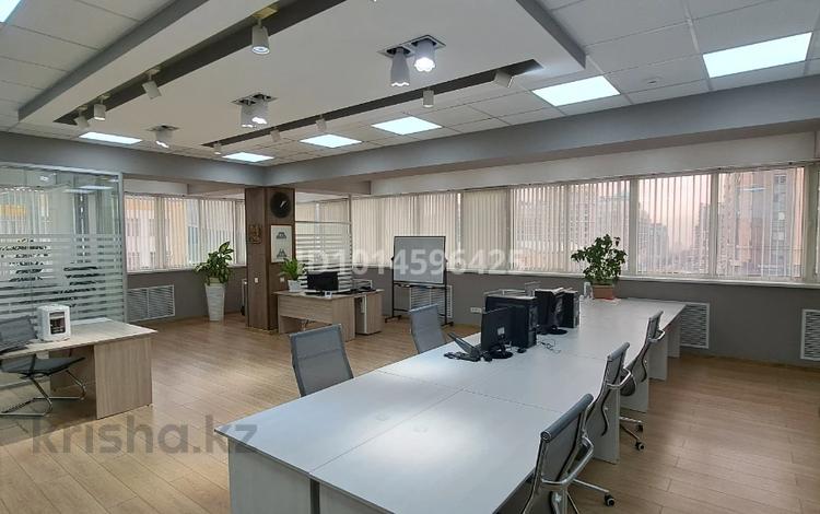 4-бөлмелі пәтер · 144 м², Алмагүл ш/а., Ермек Серкебаев 107, бағасы: 138 млн ₸ в Алматы, Бостандыкский р-н — фото 4