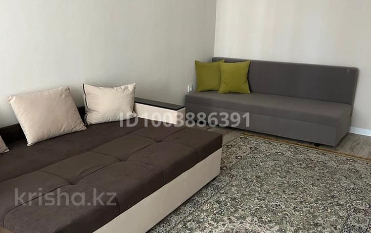 1-комнатная квартира · 35 м² · 3/5 этаж, мкр 4 18 — Абулхаирханв за 11 000 ₸ в Уральске — фото 2