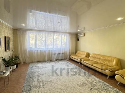 4-комнатная квартира, 100 м², 1/5 этаж, 15-й мкр 26 за 25.8 млн 〒 в Актау, 15-й мкр