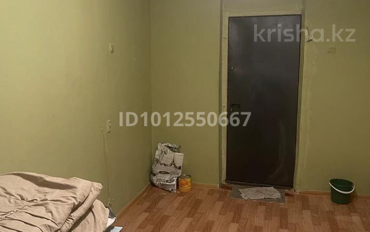 1-бөлмелі пәтер · 13 м² · 5/5 қабат, Абая 18 — Титова, бағасы: 6 млн ₸ в  — фото 2