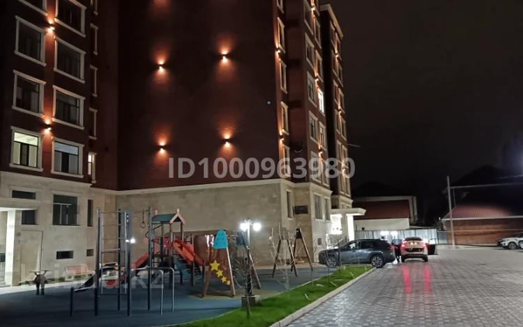 1-комнатная квартира · 54 м² · 3/7 этаж, Нуртас Ондасынов 16 за 300 000 〒 в Атырау, мкр Жилгородок — фото 3