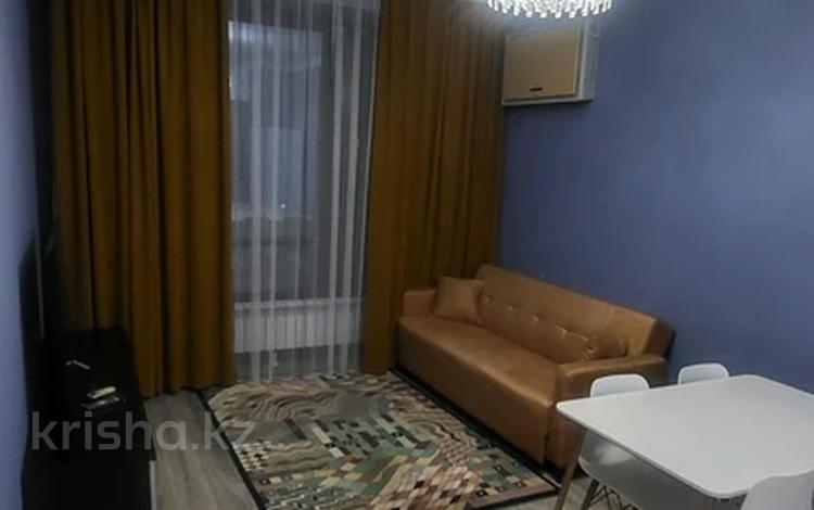 3-комнатная квартира, 95 м², 9/17 этаж посуточно, Толе би 185А за 25 000 〒 в Алматы, Алмалинский р-н — фото 2