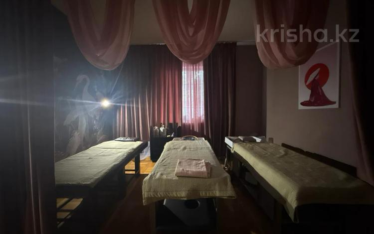 Отдельный дом · 5 комнат · 140 м², Бекхожина 6 за 900 000 ₸ в Алматы, Медеуский р-н — фото 2