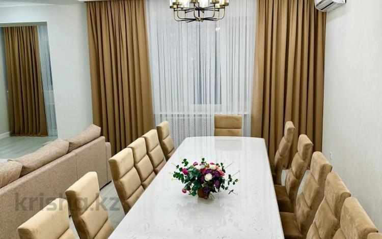 4-комнатная квартира · 170 м² · 4/10 этаж, мкр. Алтын орда, Алии Молдагуловой за 79.6 млн ₸ в Актобе — фото 4