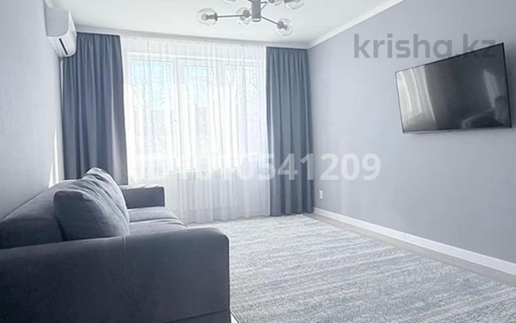 3-комнатная квартира · 70 м² · 3/9 этаж, 4 микрорайон 40 — Школы номер 3 за 33.9 млн ₸ в Аксае — фото 2