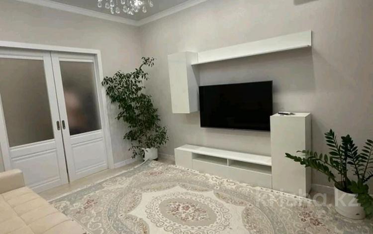 2-комнатная квартира · 63 м² · 10/10 этаж, Улы Дала 31 за 280 000 ₸ в Астане, Нура р-н — фото 2
