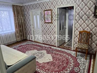 4-бөлмелі пәтер · 60.5 м² · 2/6 қабат, Майкудук, 15й микрорайон 8, бағасы: 18 млн ₸ в Караганде, Алихана Бокейханова р-н