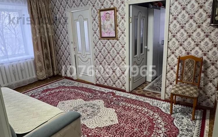 4-комнатная квартира · 60.5 м² · 2/6 этаж, Майкудук, 15й микрорайон 8 за 18 млн ₸ в Караганде, Алихана Бокейханова р-н — фото 2