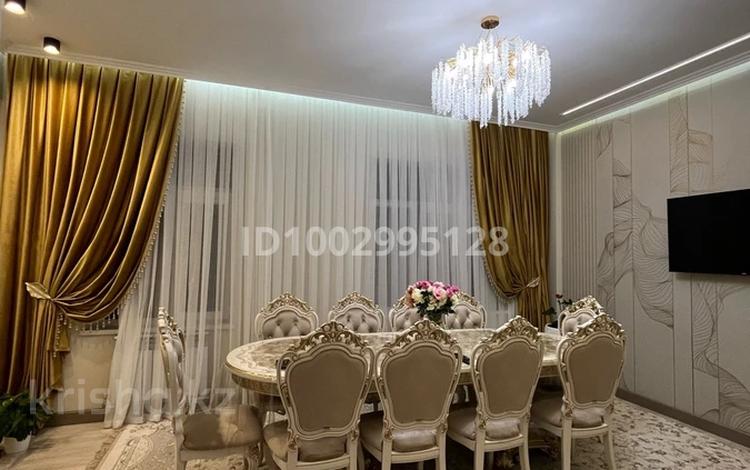 3-комнатная квартира · 79 м² · 1/9 этаж, 16-й мкр 13/1 за 34 млн ₸ в Актау — фото 2