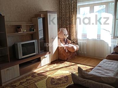 1-комнатная квартира, 40 м², 4/5 этаж помесячно, мкр Аксай-4 56 за 200 000 〒 в Алматы, Ауэзовский р-н