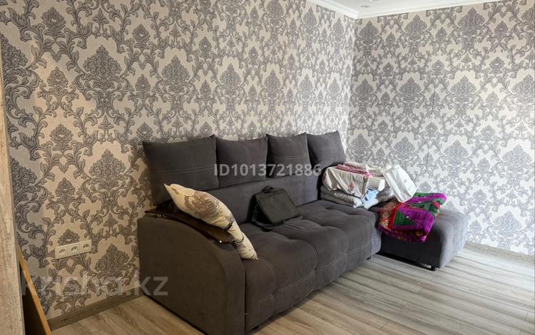 2-бөлмелі пәтер · 45 м² · 10/10 қабат, Мкр Аксай, Б. Момышулы 25, бағасы: 300 000 ₸ в Алматы, Ауэзовский р-н — фото 2