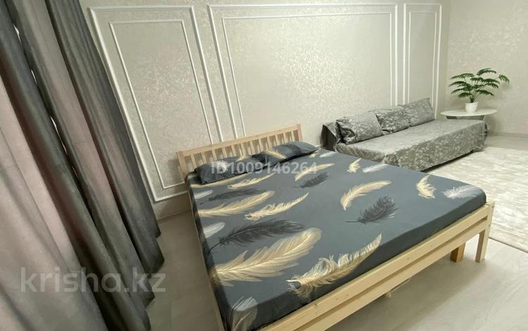 1-комнатная квартира · 42 м² · 2/5 этаж, мкр Центральный, Сырым датова 31 за 8 000 ₸ в Атырау — фото 2
