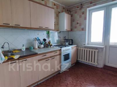 2-бөлмелі пәтер, 55 м², 5/5 қабат, мкр 8, Бр Жубановых, бағасы: 13 млн 〒 в Актобе, мкр 8