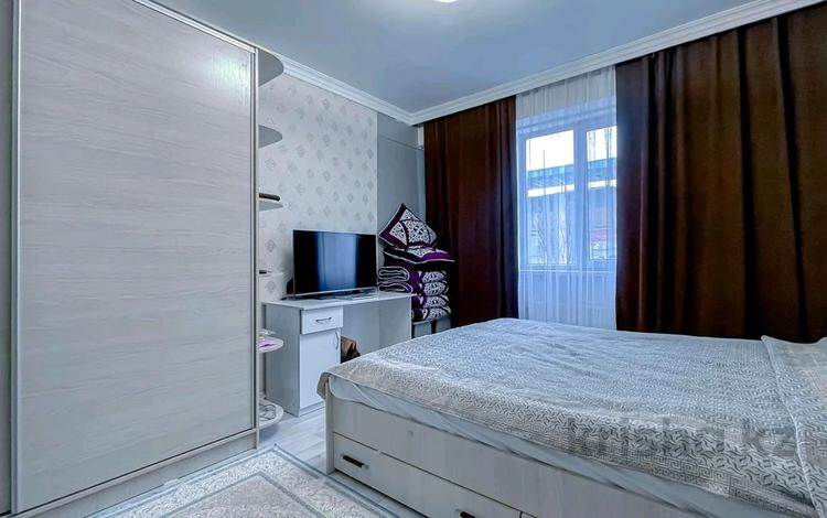 2-комнатная квартира, 65 м², 4/10 этаж, мкр Аксай-1 10/3 за 40.5 млн 〒 в Алматы, Ауэзовский р-н — фото 2
