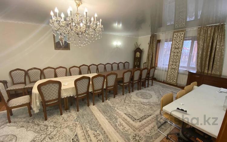 Отдельный дом · 7 комнат · 399.2 м² · 18 сот., Аубакирова 267 за 95 млн ₸ в Мичуринское — фото 2
