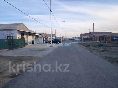 Отдельный дом · 4 комнаты · 120 м² · 7 сот., Азильхана Нұршайықова 6 — Школа за 250 000 〒 в Атырау, мкр Химпоселок