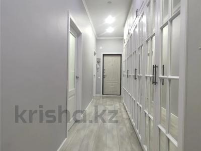3-комнатная квартира, 84 м², 4/5 этаж, мкр Юго-Восток, Муканова за 43 млн 〒 в Караганде, Казыбек би р-н