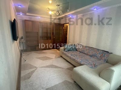 2-комнатная квартира · 50 м² · 2/5 этаж, мкр 11 за 12 000 ₸ в Актобе
