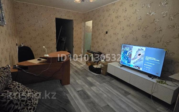 2-бөлмелі пәтер · 45 м² · 2/5 қабат, ул. Байсеитовой 4/1 — Пр. Строителей, бағасы: 8 млн ₸ в Темиртау — фото 3