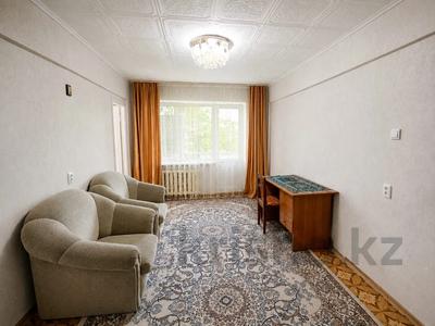 3-бөлмелі пәтер · 51 м² · 2/5 қабат, ул. Бурова 27/1, бағасы: 18 млн ₸ в Усть-Каменогорске