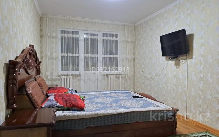 1-комнатная квартира, 34 м², 3/5 этаж посуточно, Абылхаирхана 39 за 8 000 〒 в Актобе — фото 2
