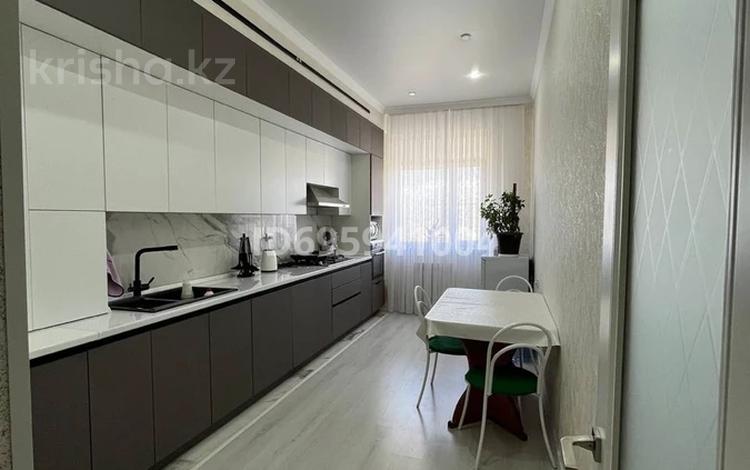 3-бөлмелі пәтер · 105 м² · 8/10 қабат, 19-й мкр 40/1, бағасы: 39.9 млн ₸ в Актау — фото 2