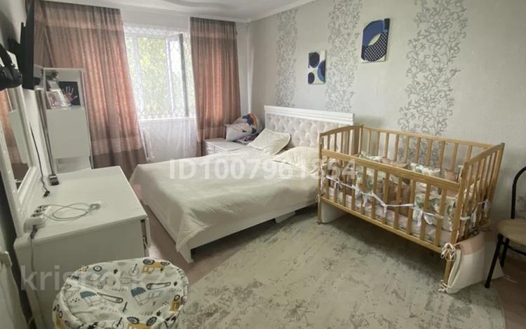 3-бөлмелі пәтер · 63 м² · 4/5 қабат, Восток-2 ш/а. 14, бағасы: 200 000 ₸ в Караганде, Алихана Бокейханова р-н — фото 2