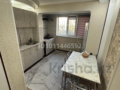 2-бөлмелі пәтер · 60 м² · 1/5 қабат, 17-й микрорайон, 17-й микрорайон 8 — ориентир, бағасы: 26 млн ₸ в Шымкенте, Аль-Фарабийский р-н