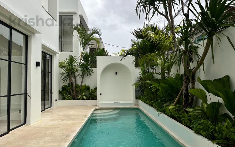 Отдельный дом · 4 комнаты · 196 м² · 1 сот., Чангу 1 за ~ 203 млн 〒 в Денпасаре — фото 2